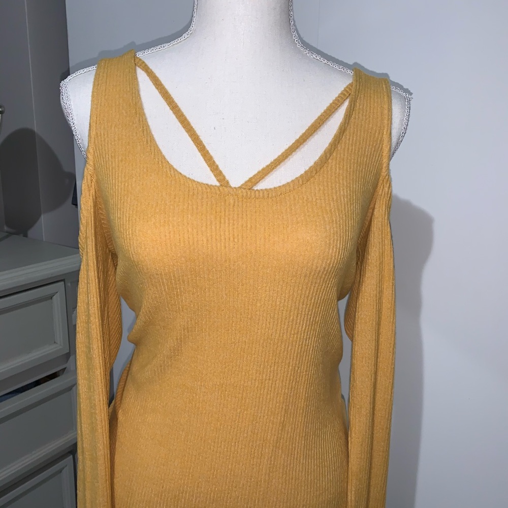 Top off the shoulder size large